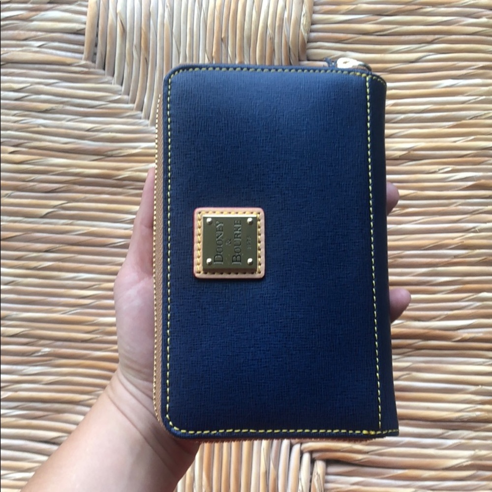 Brand new Dooney & Bourke wallet.